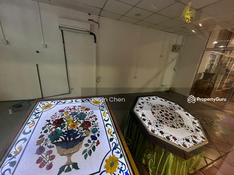 Untuk Dijual - Megan Ambassy