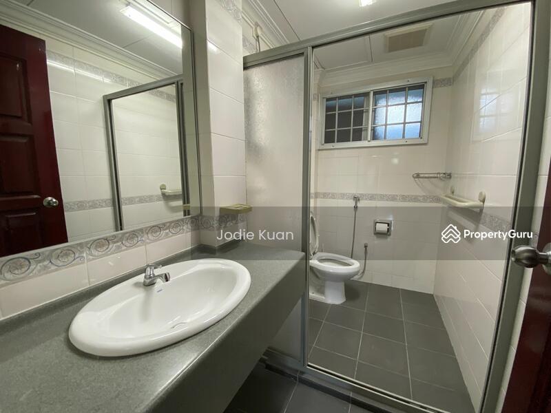 Common Bathroom 