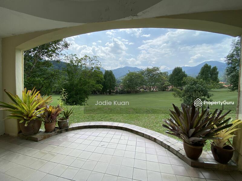 Balcony overlooking golf course 