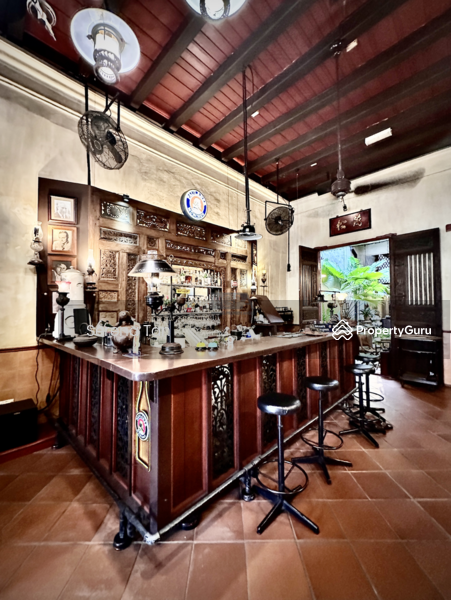 Untuk Dijual - LEBUH ARMENIAN