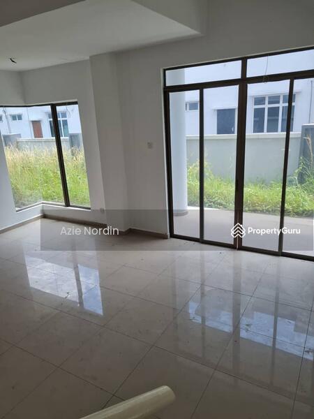 For Sale - NEW 3 Storey Terrace Taman Kota Syahbandar Melaka.