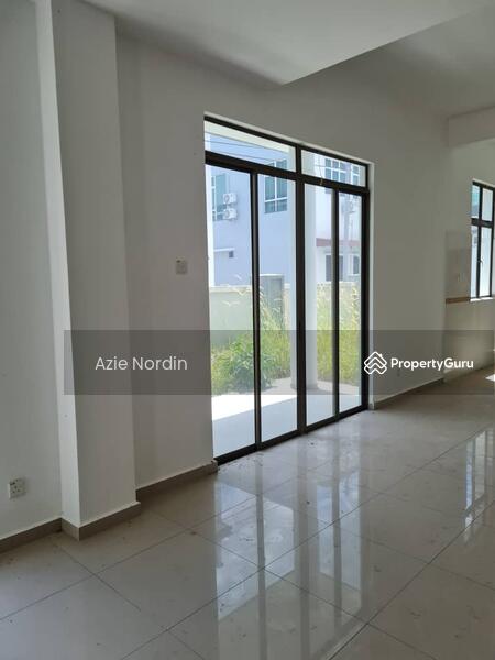 For Sale - NEW 3 Storey Terrace Taman Kota Syahbandar Melaka.