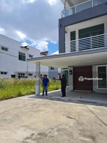 For Sale - NEW 3 Storey Terrace Taman Kota Syahbandar Melaka.