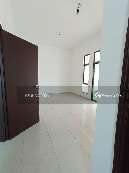 For Sale - NEW 3 Storey Terrace Taman Kota Syahbandar Melaka.