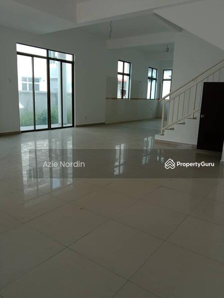 For Sale - NEW 3 Storey Terrace Taman Kota Syahbandar Melaka.