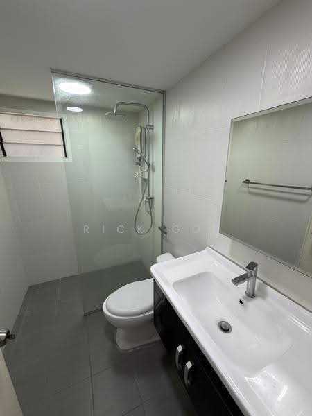Kondominium untuk Disewa di Gurney Park Condominium - Rick Goh - Bathroom - PropertyGuru.com.my