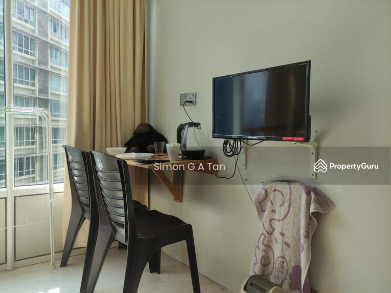room 3 own TV, kettle, plates