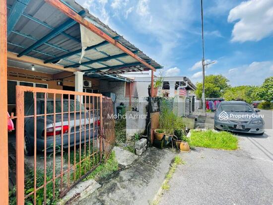 Taman Desa Kundang 5, Sungai Buloh, Selangor, 3 Bedrooms, 800 sqft