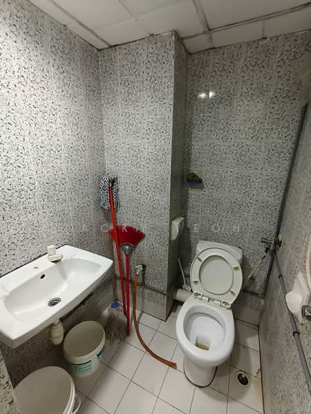 Pangsapuri untuk Disewa di BJ Court Apartment - Jacky Yeoh - Bathroom - PropertyGuru.com.my