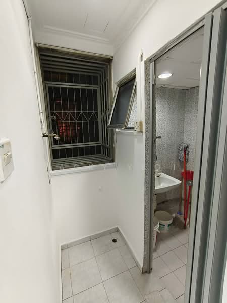 Pangsapuri untuk Disewa di BJ Court Apartment - Jacky Yeoh - Bathroom - PropertyGuru.com.my