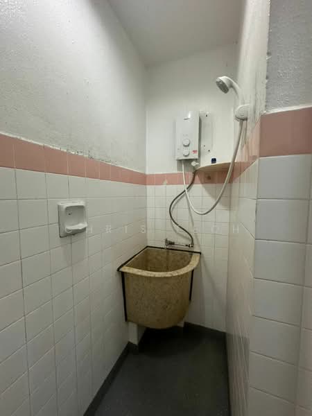 Pangsapuri untuk Disewa di Taman Lone Pine (Medium Low Cost) - Chris Teoh - Bathroom - PropertyGuru.com.my