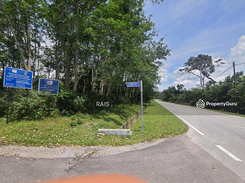 simpang ke lokasi dari jalan utama