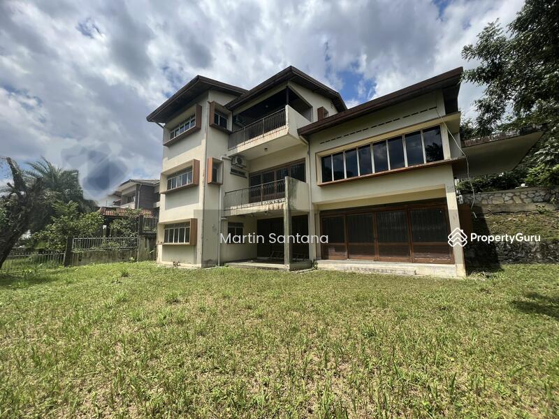 3 Storey Bungalow with Huge Land in Section 16 Petaling Jaya Fixer