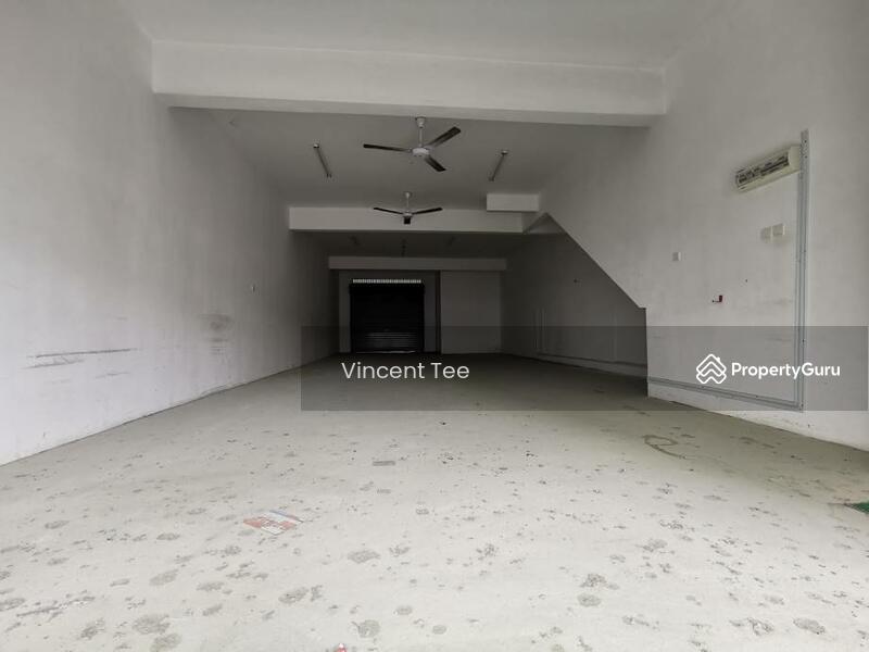 Untuk Disewa - Three Storey Shop 22 x 70 Salak Tinggi Sepang