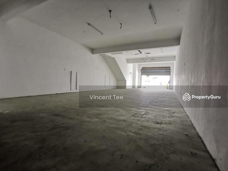 Untuk Disewa - Three Storey Shop 22 x 70 Salak Tinggi Sepang