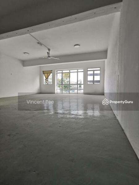 Untuk Disewa - Three Storey Shop 22 x 70 Salak Tinggi Sepang