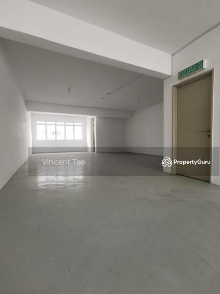 Untuk Disewa - Three Storey Shop 22 x 70 Salak Tinggi Sepang