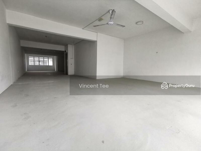 Untuk Disewa - Three Storey Shop 22 x 70 Salak Tinggi Sepang