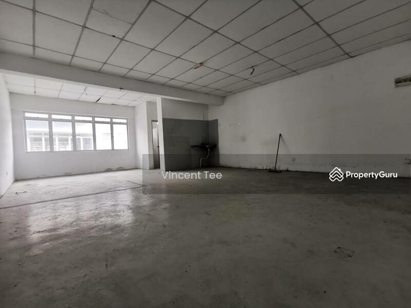 Untuk Disewa - Three Storey Shop 22 x 70 Salak Tinggi Sepang