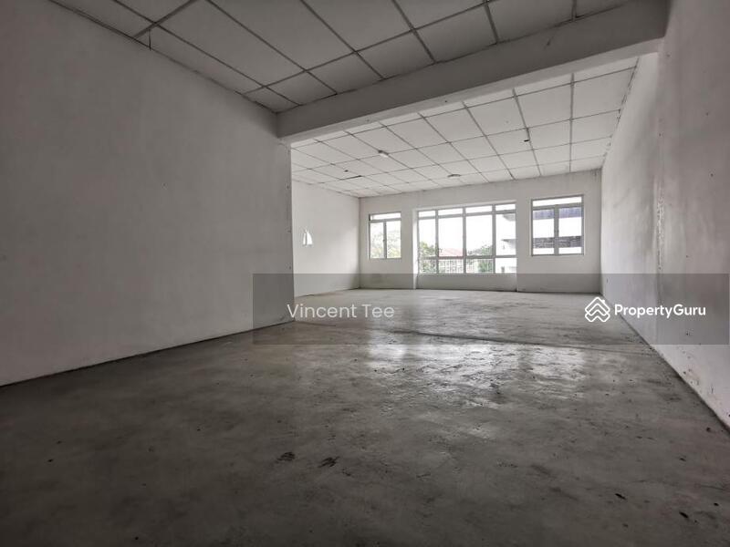 Untuk Disewa - Three Storey Shop 22 x 70 Salak Tinggi Sepang