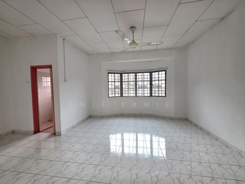 2-storey Terraced House for Sale in Taman Kajang Mewah (Kajang) - Amie Famie - Living Room - PropertyGuru.com.my