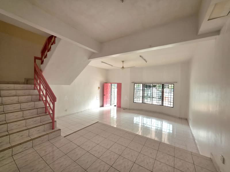 2-storey Terraced House for Sale in Taman Kajang Mewah (Kajang) - Amie Famie - Living Room - PropertyGuru.com.my