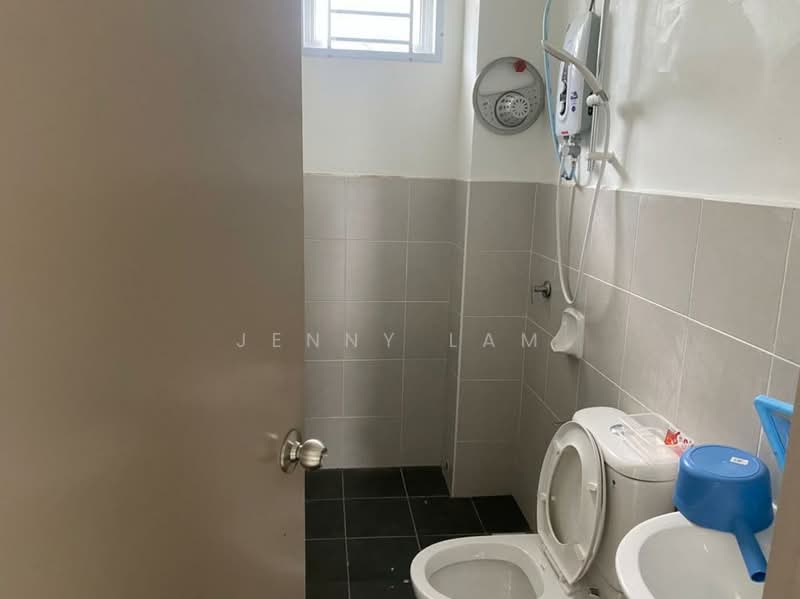 Semi-Detached House for Sale in Kota Tinggi (Johor) - Jenny Lam - Bathroom - PropertyGuru.com.my