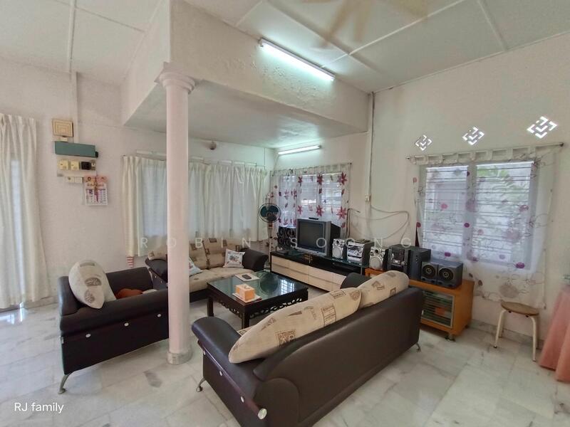 For Sale - Freehold Single Storey Bungalow at Ujong Pasir