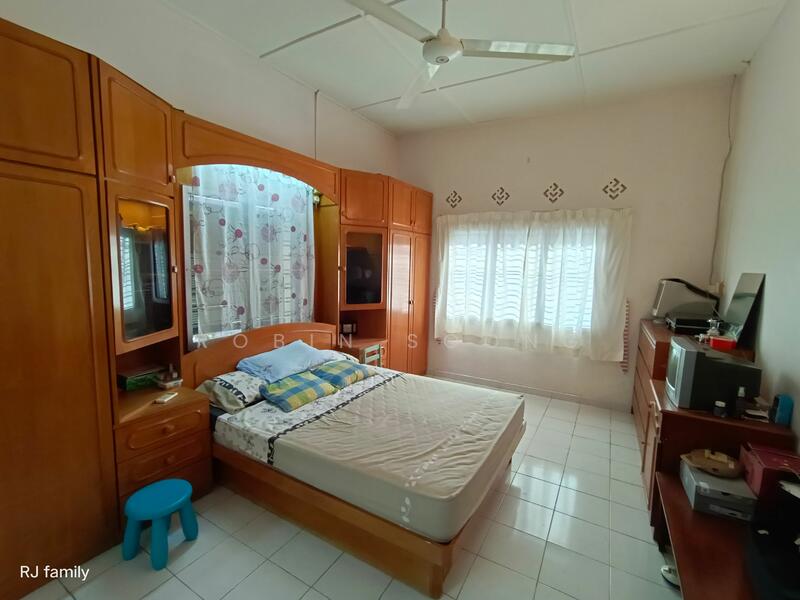 For Sale - Freehold Single Storey Bungalow at Ujong Pasir
