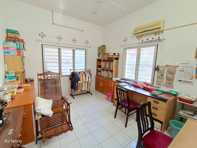 For Sale - Freehold Single Storey Bungalow at Ujong Pasir