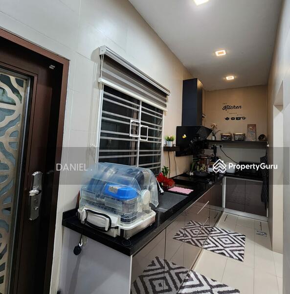 Untuk Dijual - TRIPLE STOREY INTERMEDIATE LINK HOUSE LOCATED AT SAUJANA PUCHONG, BANDAR PUCHONG PERMAI, PUCHONG.