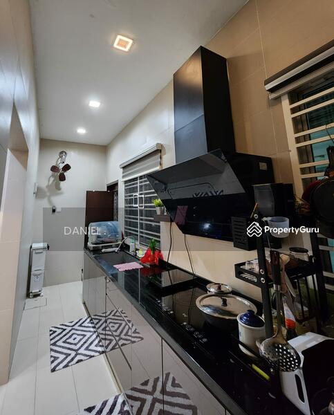 Untuk Dijual - TRIPLE STOREY INTERMEDIATE LINK HOUSE LOCATED AT SAUJANA PUCHONG, BANDAR PUCHONG PERMAI, PUCHONG.