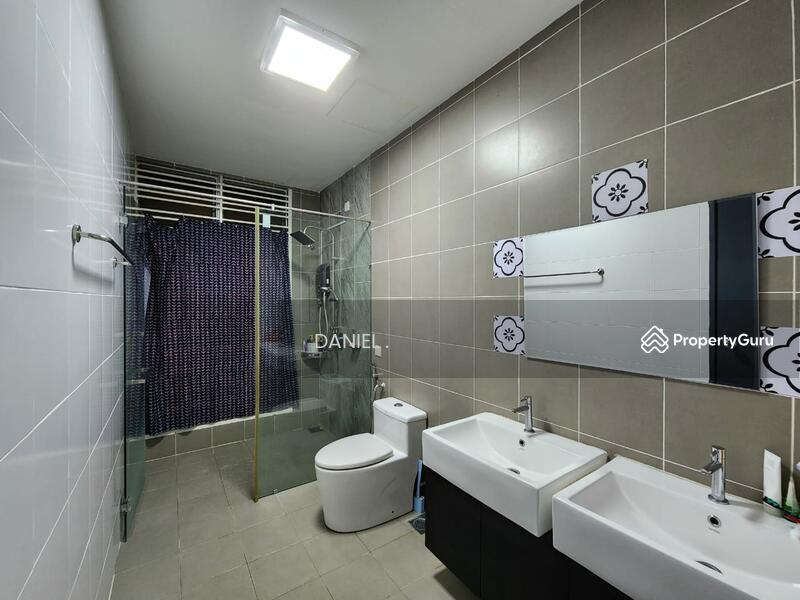 Untuk Dijual - TRIPLE STOREY INTERMEDIATE LINK HOUSE LOCATED AT SAUJANA PUCHONG, BANDAR PUCHONG PERMAI, PUCHONG.