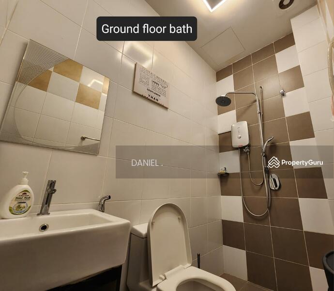 Untuk Dijual - TRIPLE STOREY INTERMEDIATE LINK HOUSE LOCATED AT SAUJANA PUCHONG, BANDAR PUCHONG PERMAI, PUCHONG.