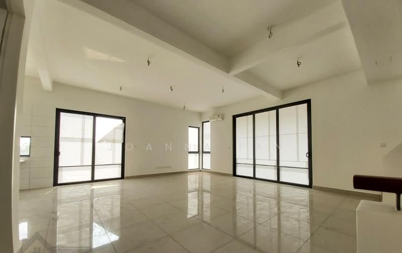Rumah Teres 3 Tingkat untuk Dijual di Telok Panglima Garang (Selangor) - Joanna Tan - Living Room - PropertyGuru.com.my