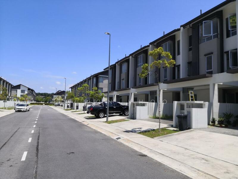 3-storey Terraced House for Sale in Bandar Saujana Putra (Tanjong Duabelas) - Simon Khoo - PropertyGuru.com.my