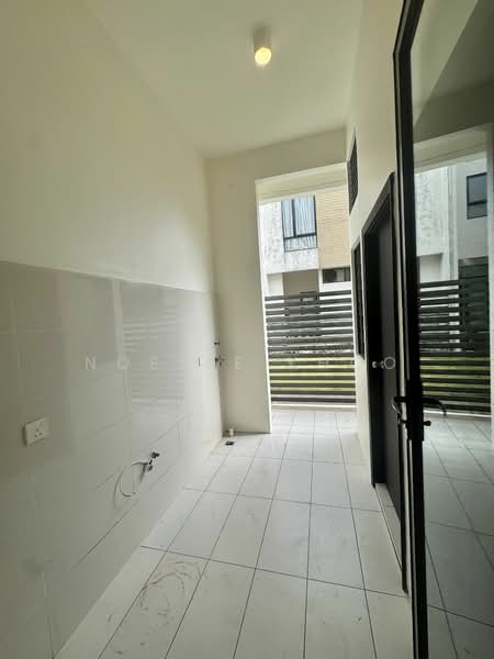 For Rent - Avira Medini Iskandar