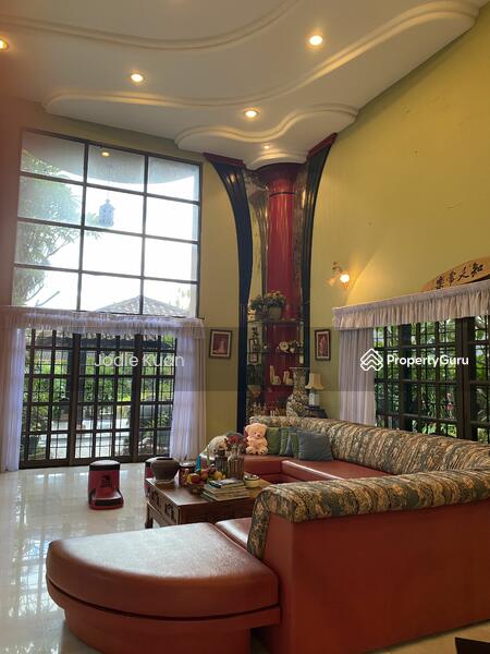 High ceiling living room 