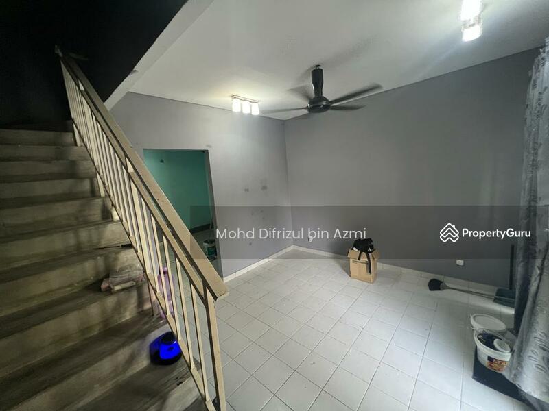 Facing Open Bandar Springhill Terrace House Full Loan Cat Baru untuk