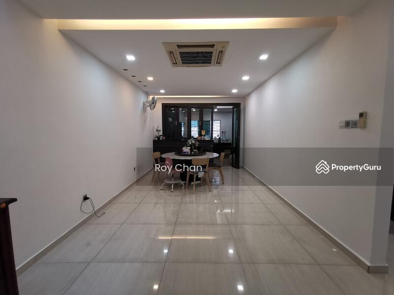 Taman Molek grove large 2 storey superlink house, Jalan Molek 1/40