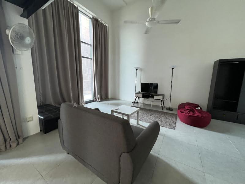 Kondominium untuk Disewa di SOHO @ Empire City - Alan Chia - Living Room - PropertyGuru.com.my