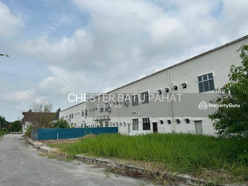 Untuk Dijual - Shop-office at Muar