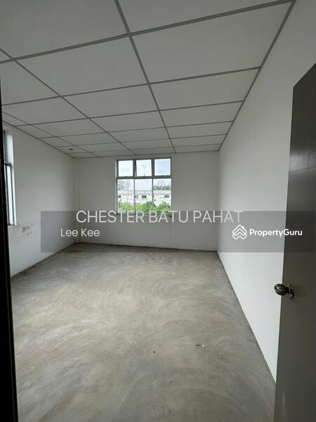 Untuk Dijual - Shop-office at Muar