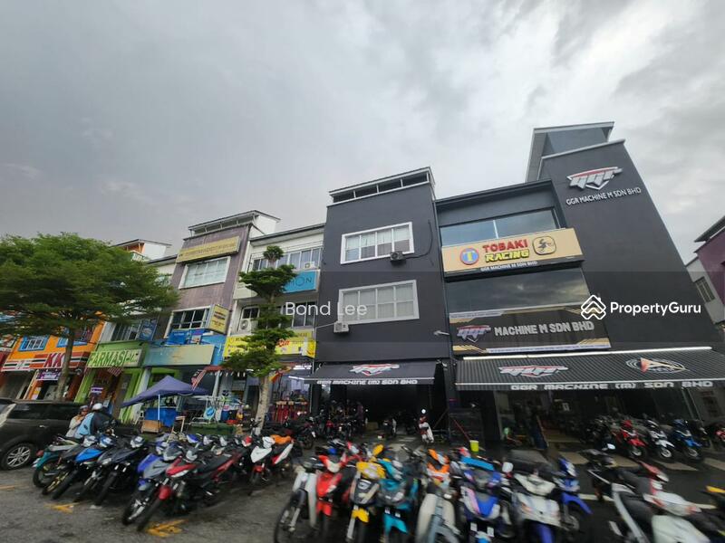For Rent - ( Corner 5 Storey ) Subang Bestari Jalan Nova Shop With Lift For Rent