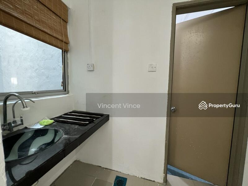 Untuk Dijual - Queen's Avenue