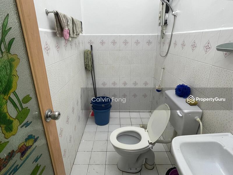 Semi-Detached House for Rent in Sungai Petani (Kedah) - Calvin Fong - Common bathroom - PropertyGuru.com.my