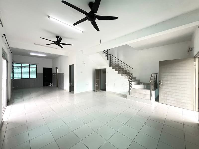 2-storey Terraced House for Sale in Saujana Utama (Puncak Alam) - Nur Hanizah - PropertyGuru.com.my