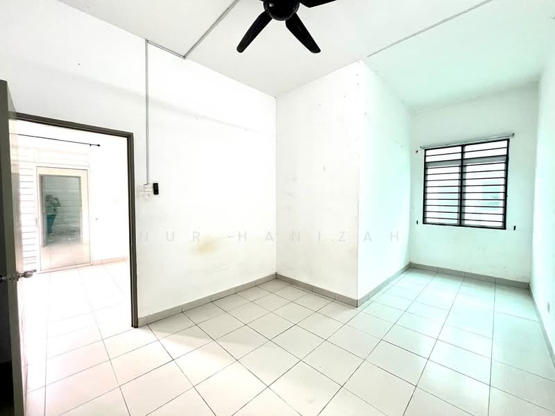 2-storey Terraced House for Sale in Saujana Utama (Puncak Alam) - Nur Hanizah - PropertyGuru.com.my