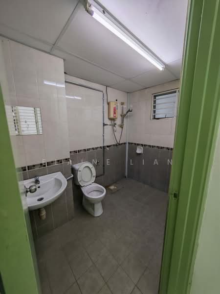 Kondominium untuk Disewa di Selayang Point - Elaine Lian - Bathroom - PropertyGuru.com.my