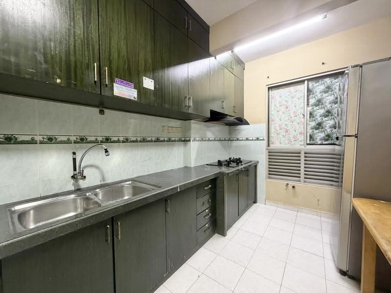 Pangsapuri untuk Disewa di Relau Vista Apartment - Weng Sern - Kitchen - PropertyGuru.com.my